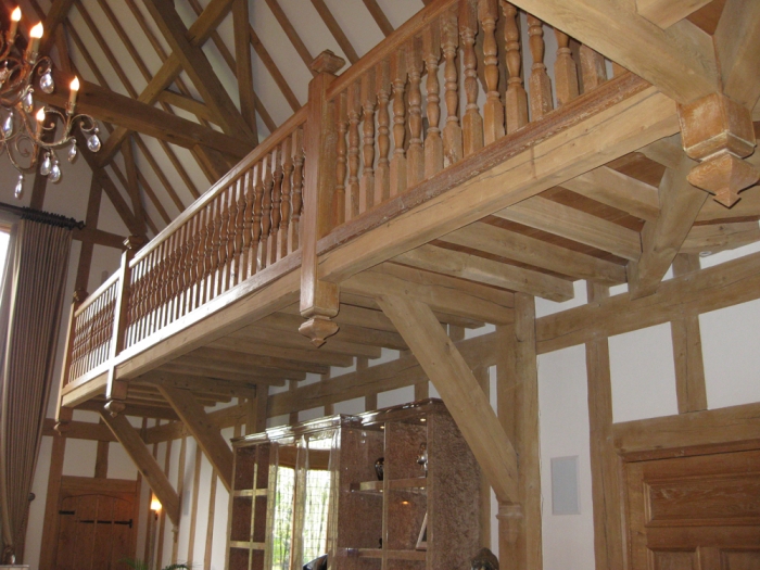 Oak Cantilevered Gallery with Support Brackets