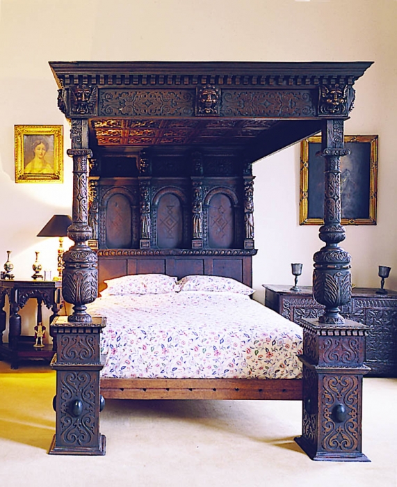 Fully Carved Oak Four Poster Bed incorporating the very finest details of the late 16th Century