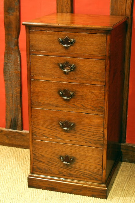 Oak 5 Drawer Chest of Drawers with Brass Plate Handles