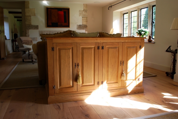 Solid Oak dresser with Integrated TV Lift System