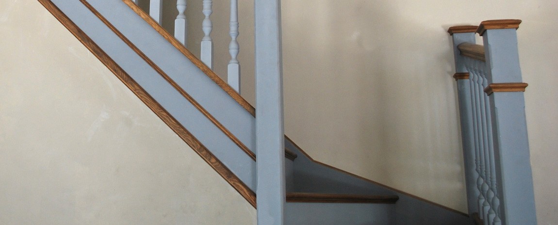 Polished Oak and Painted Tulip-wood Staircase