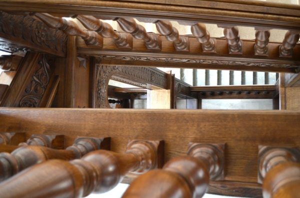 Oak Staircase, Looking down the stairwell