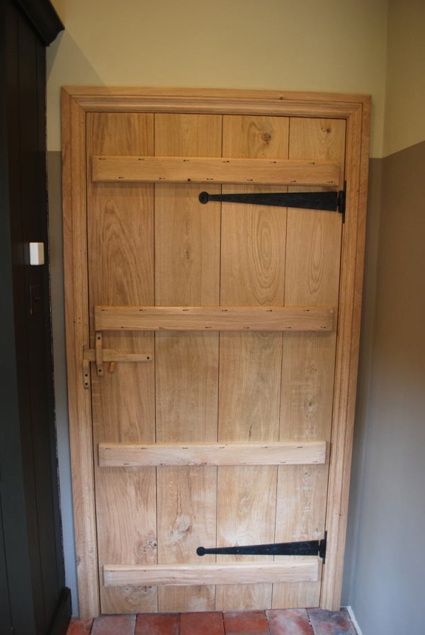 Oak Cottage Door with Handmade Wooden Latch