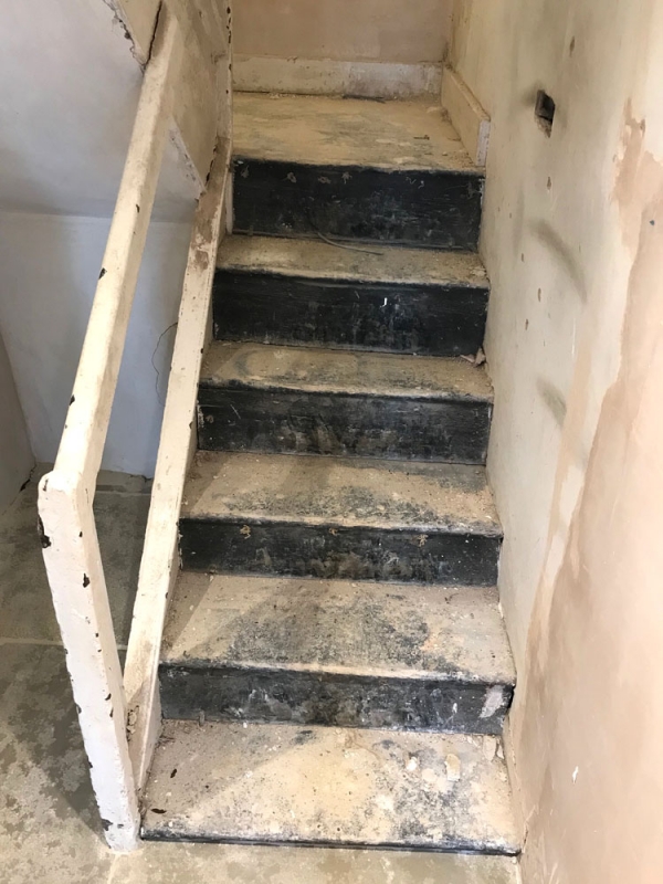 Original Stairs before being carefuly dismantled