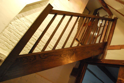 Small Oak Staircase with Square Balustrades